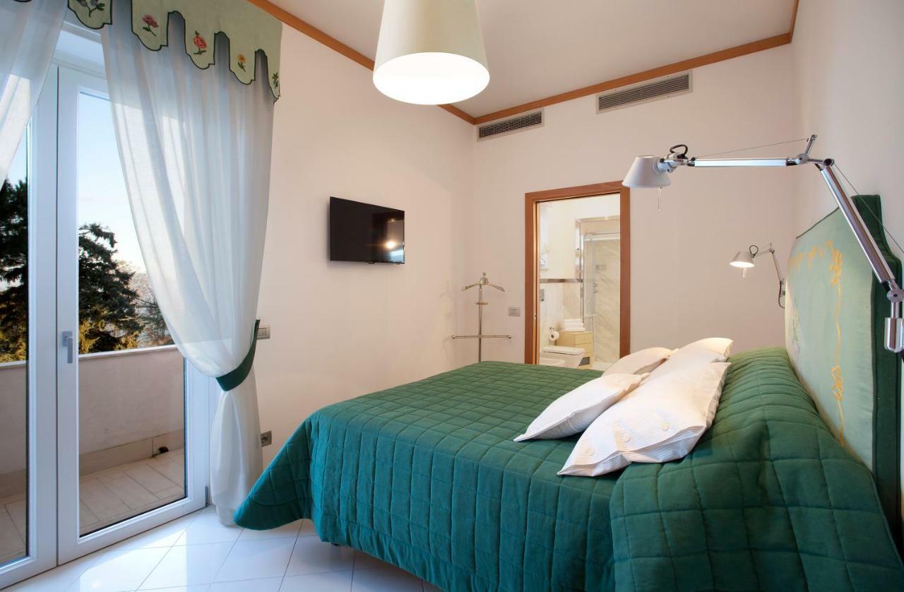 Villa Mambrini 索伦托 外观 照片